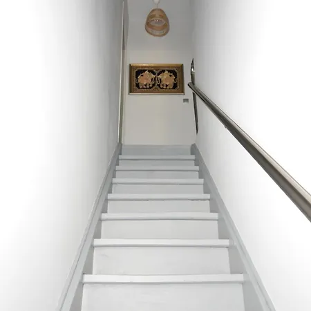 بيت للعطل Iron House كافالا